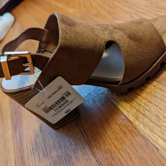 Sandals - Picture 3 of 4